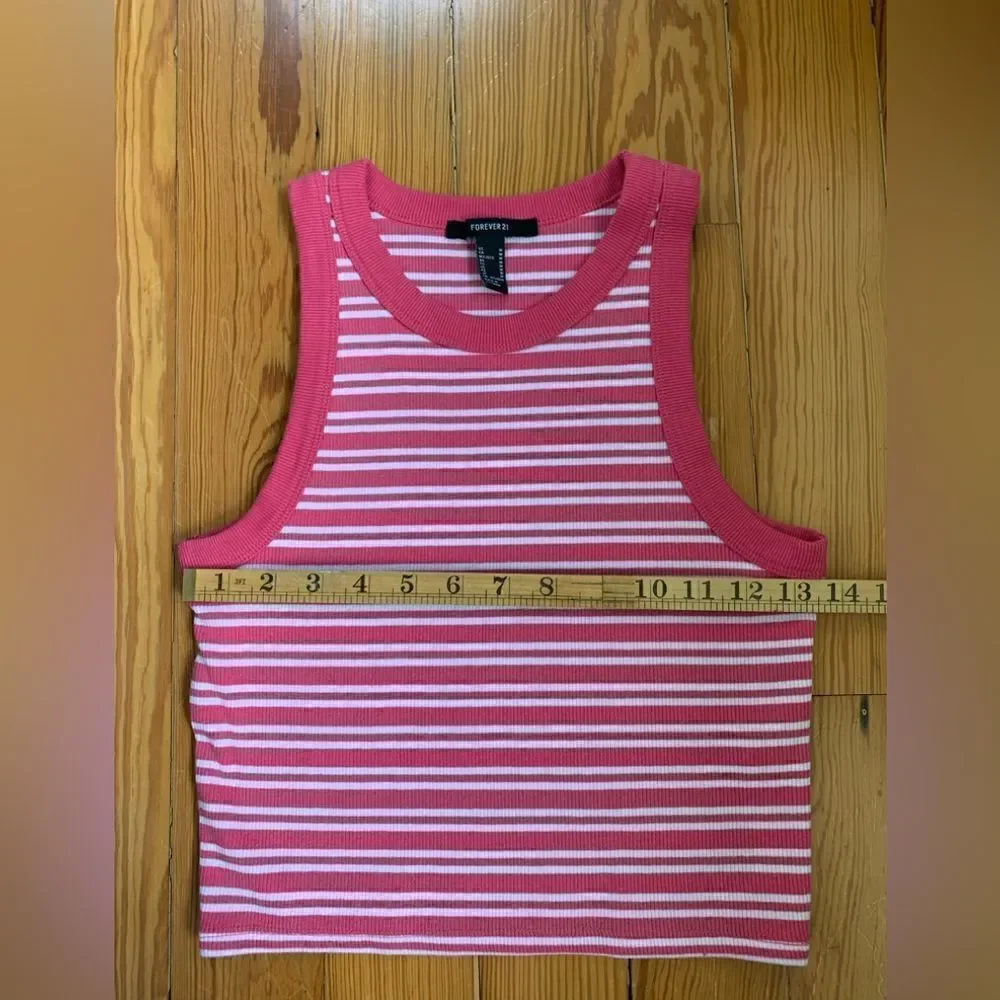 Bundle of Crop Tops - Picture 8 of 8
